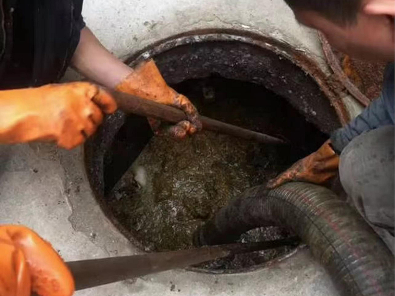 青秀清理化粪池时如何避免沼气的危害?